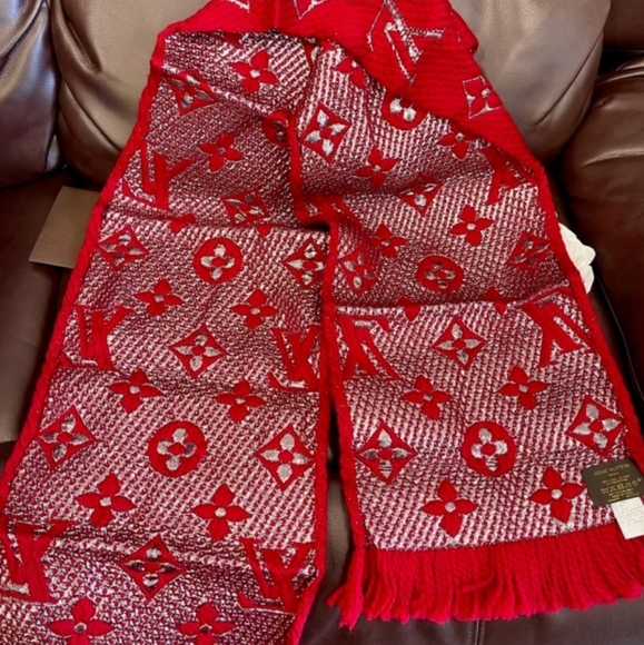 Authentic Louis Vuitton Wool Scarf - Picture 5 of 11